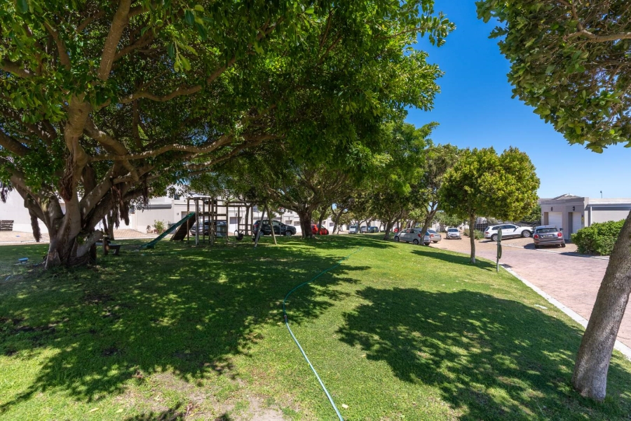 To Let 2 Bedroom Property for Rent in Royal Ascot Western Cape